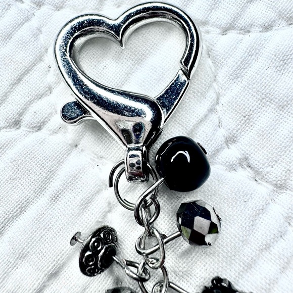 Bag/Purse Charm - Beads and “d” and heart shaped closure! - Picture 5 of 11